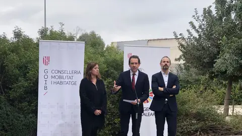 La presidenta del Govern, Francina Armengol, y el conseller de vivienda, Marc Pons. Plan de vivienda