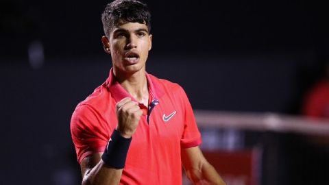 Carlos Alcaraz celebra un punto