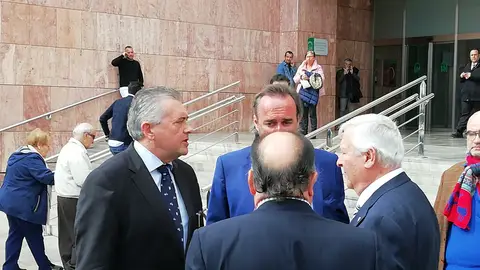 Los abogado de la Asociación de Pequeños Accionistas del Málaga y sus representantes Los abogado de la Asociación de Pequeños Accionistas del Málaga y sus representantes