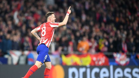 Sa&uacute;l celebra un gol.