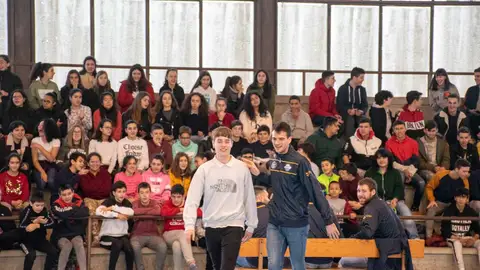 Los jugadores del COB visitan la Universidad Laboral Los jugadores del COB visitan la Universidad Laboral