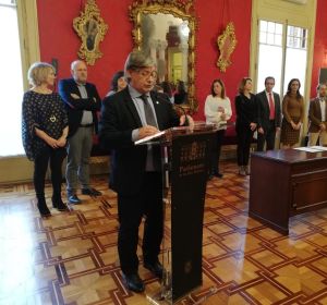 Vicenç Thomàs, presidente del Parlament, durante la firma del Pacto por la Inclusión Social 2020. Vicenç Thomàs, presidente del Parlament, durante la firma del Pacto por la Inclusión Social 2020.