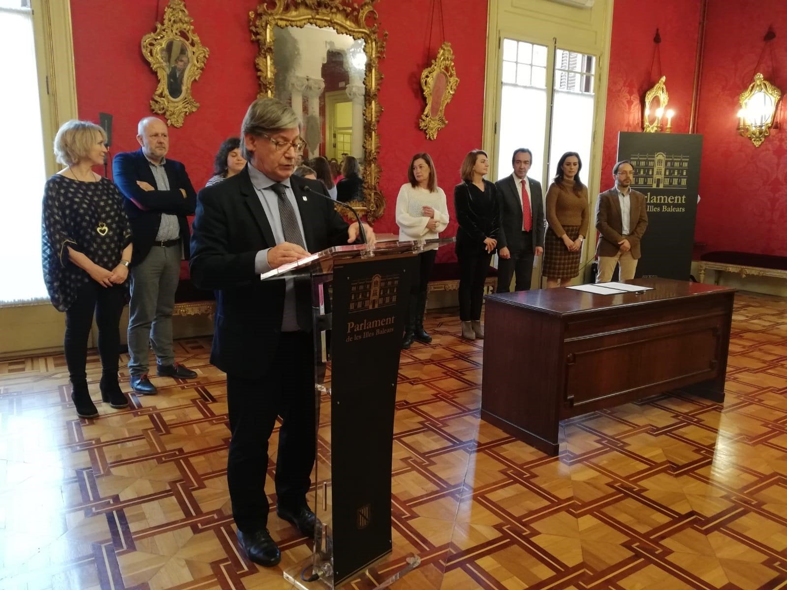 Unanimidad parlamentaria para mejorar las condiciones de vida de las personas en situación o riesgo de pobreza Unanimidad parlamentaria para mejorar las condiciones de vida de las personas en situación o riesgo de pobreza