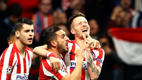 Sa&uacute;l celebra su gol al Liverpool