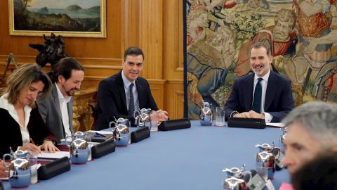 Consejo de Ministros presidido por el rey