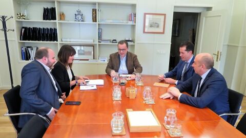 Reuni&oacute;n del alcalde de Elda en el Ministerio de Transportes.