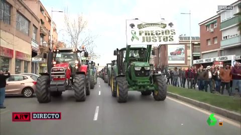 Tractores recorren las calles de Granada en protesta por la situaci&oacute;n del campo