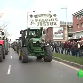 Tractores recorren las calles de Granada en protesta por la situación del campo Tractores recorren las calles de Granada en protesta por la situación del campo
