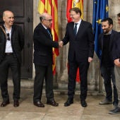 Puig y Ezpeleta han celebrado el acuerdo de prórroga.