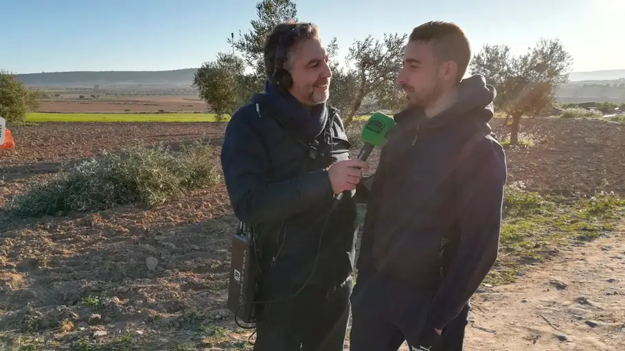 Carlos Alsina con Mario Agudo, un agricultor de Villaconejos Carlos Alsina con Mario Agudo, un agricultor de Villaconejos