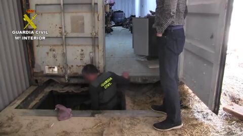 As&iacute; es la f&aacute;brica subterr&aacute;nea de tabaco encontrada bajo una cuadra de caballos en M&aacute;laga