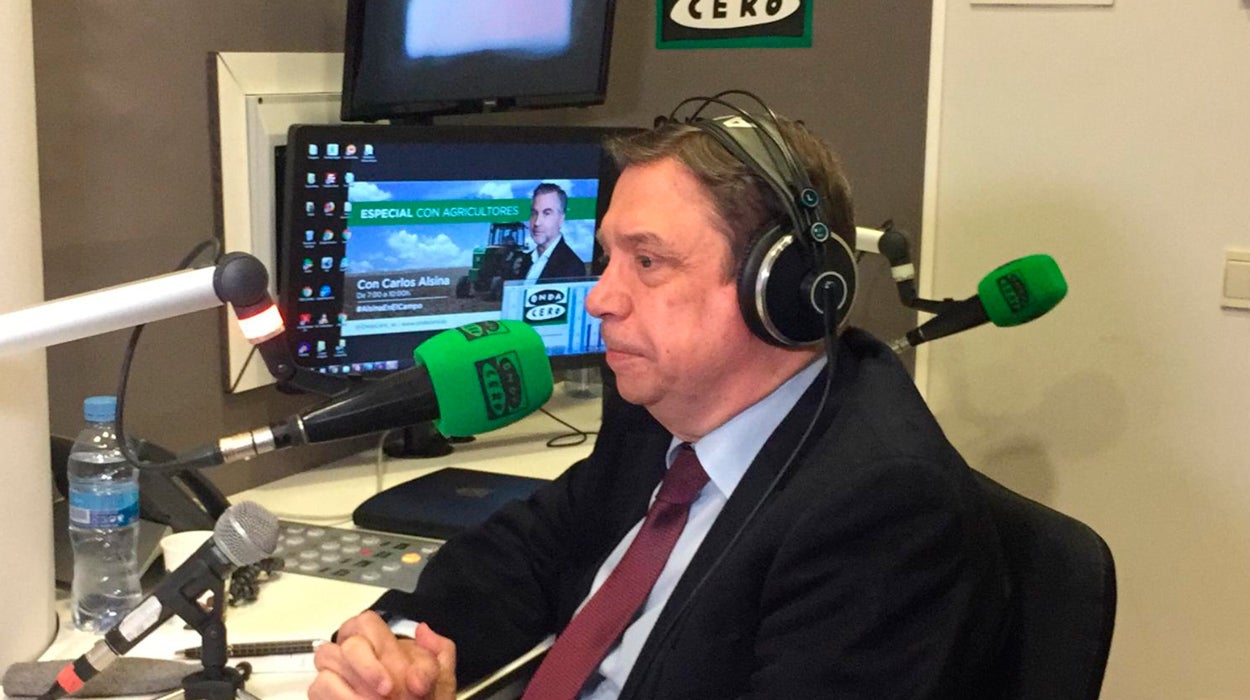 Luis Planas anuncia en Más de uno que espera presentar la reforma agraria antes de final de mes Luis Planas anuncia en Más de uno que espera presentar la reforma agraria antes de final de mes