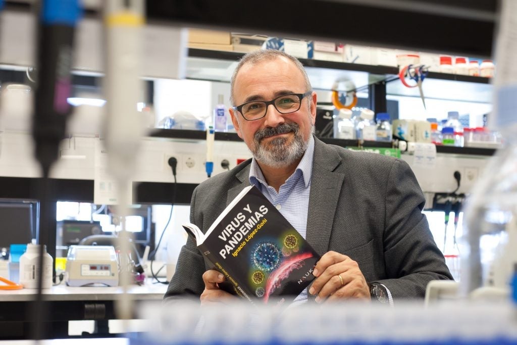 Ignacio López-Goñi: "No estamos ante una tercera ola, estamos ante un auténtico muro vertical" Ignacio López-Goñi: "No estamos ante una tercera ola, estamos ante un auténtico muro vertical"