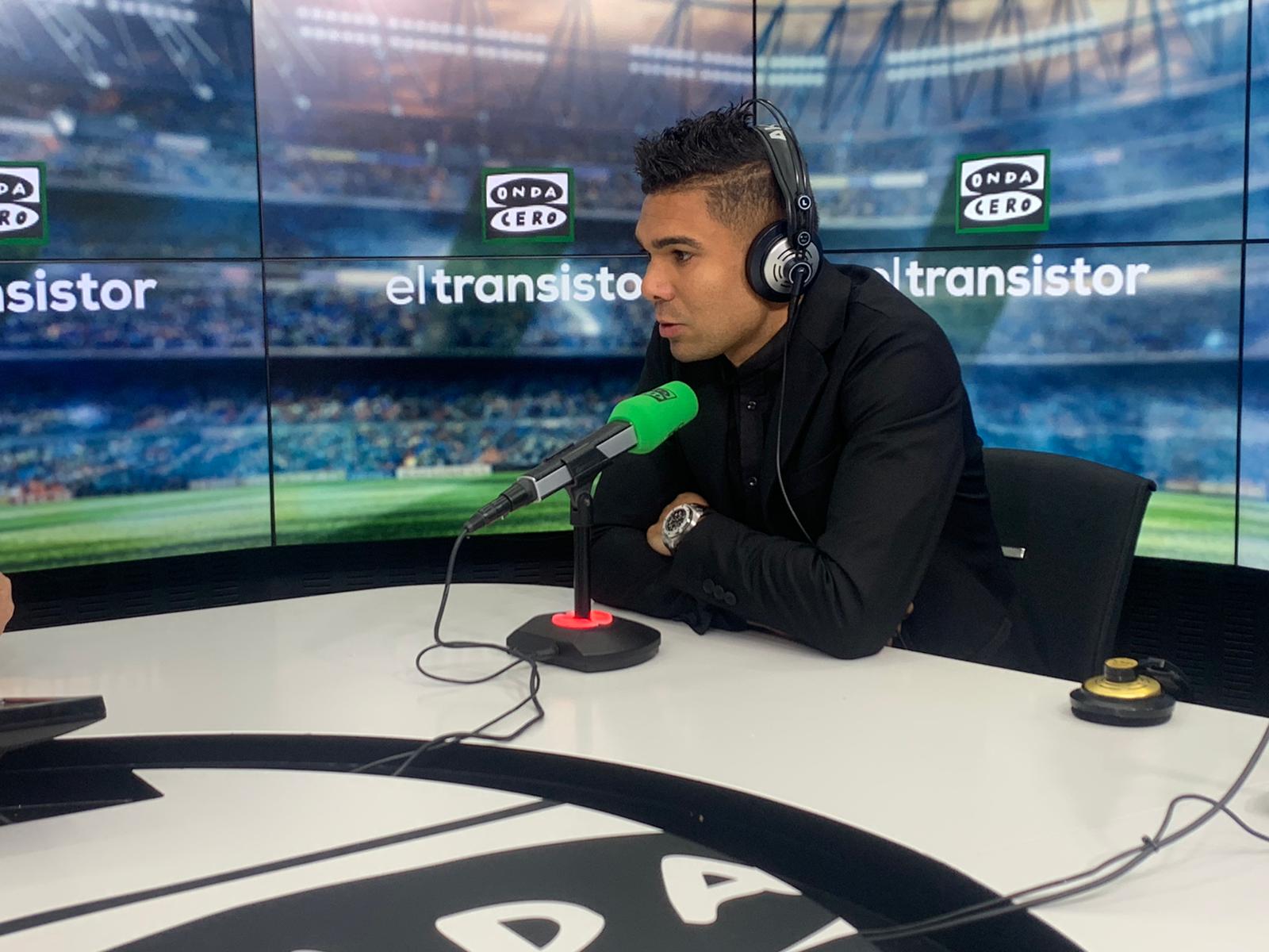 Casemiro se ríe de la 'flor' de Zidane: "Sigue haciendo historia..." Casemiro se ríe de la 'flor' de Zidane: "Sigue haciendo historia..."