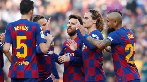 Los jugadores del Barça celebran un gol de Messi Los jugadores del Barça celebran un gol de Messi