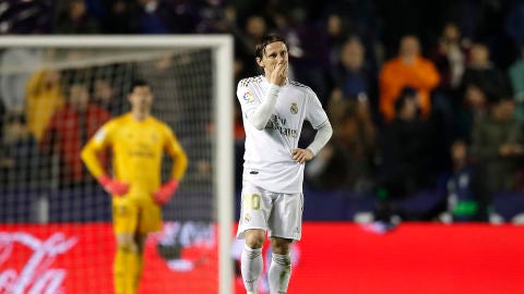 Modric se lamenta tras el gol del Levante