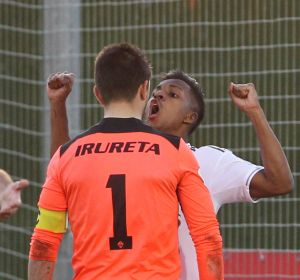 Rodrygo celebrando su gol frente al portero del Sanse Rodrygo celebrando su gol frente al portero del Sanse