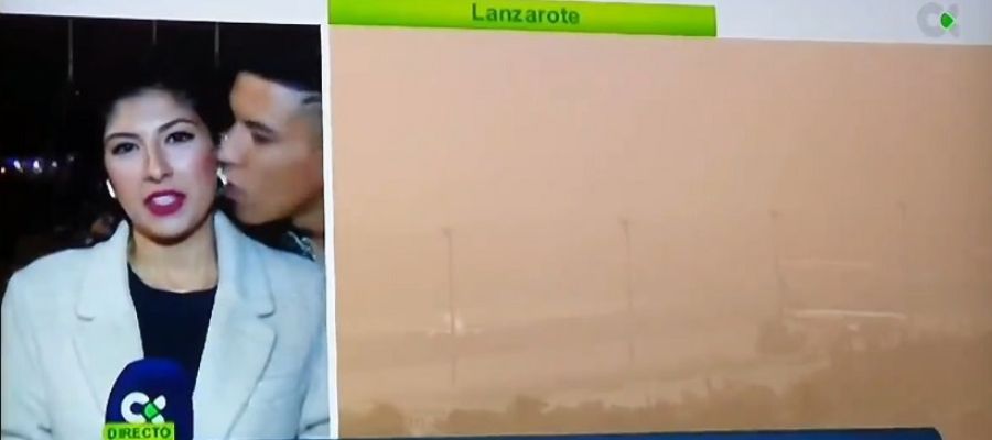 Imagen de la periodista que sufrió acoso machista en pleno directo en Canarias Imagen de la periodista que sufrió acoso machista en pleno directo en Canarias