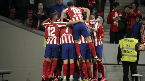 Los jugadores del Atl&eacute;tico celebran un gol ante el Villarreal