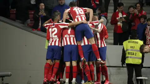 Los jugadores del Atlético celebran un gol ante el Villarreal Los jugadores del Atlético celebran un gol ante el Villarreal