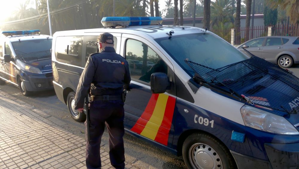 Agente del cuerpo de la Policía Nacional Agente del cuerpo de la Policía Nacional