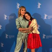 Las actrices Natalia de Molina y Andrea Fandos, protagonistas de 'Las niñas', en la Berlinale 2020