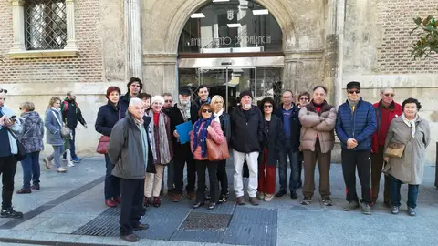 El colectivo contrario a la tala de árboles en los Jardinillos exige que le enseñen los informes que lo justifican Medio Ambiente