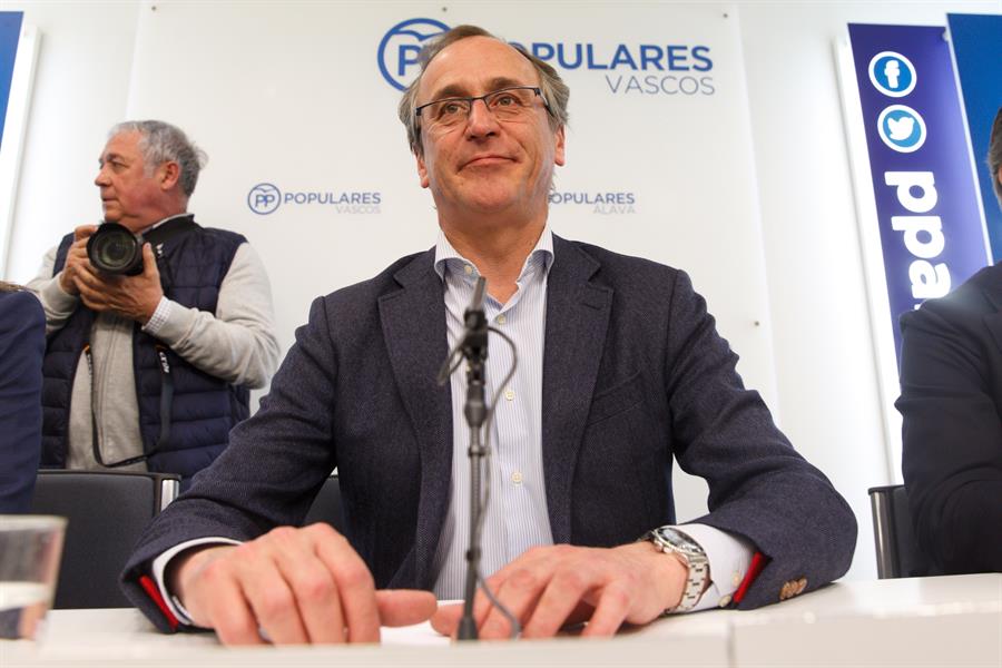 Alfonso Alonso se emociona en su despedida del PP Vasco: "Me dedicaré a otra cosa" Alfonso Alonso se emociona en su despedida del PP Vasco: "Me dedicaré a otra cosa"