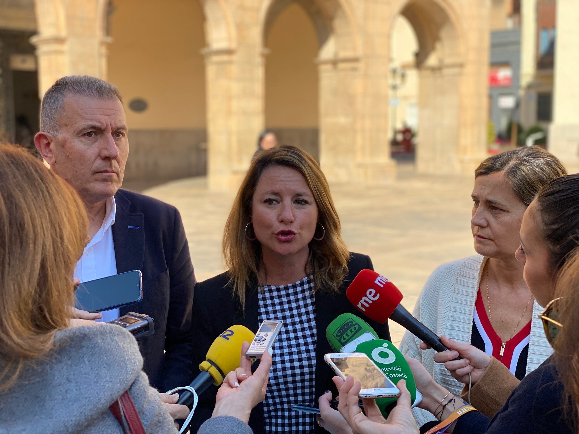 El PP pide la dimisión de Mónica Oltra por el cierre de Penyeta Roja El PP pide la dimisión de Mónica Oltra por el cierre de Penyeta Roja