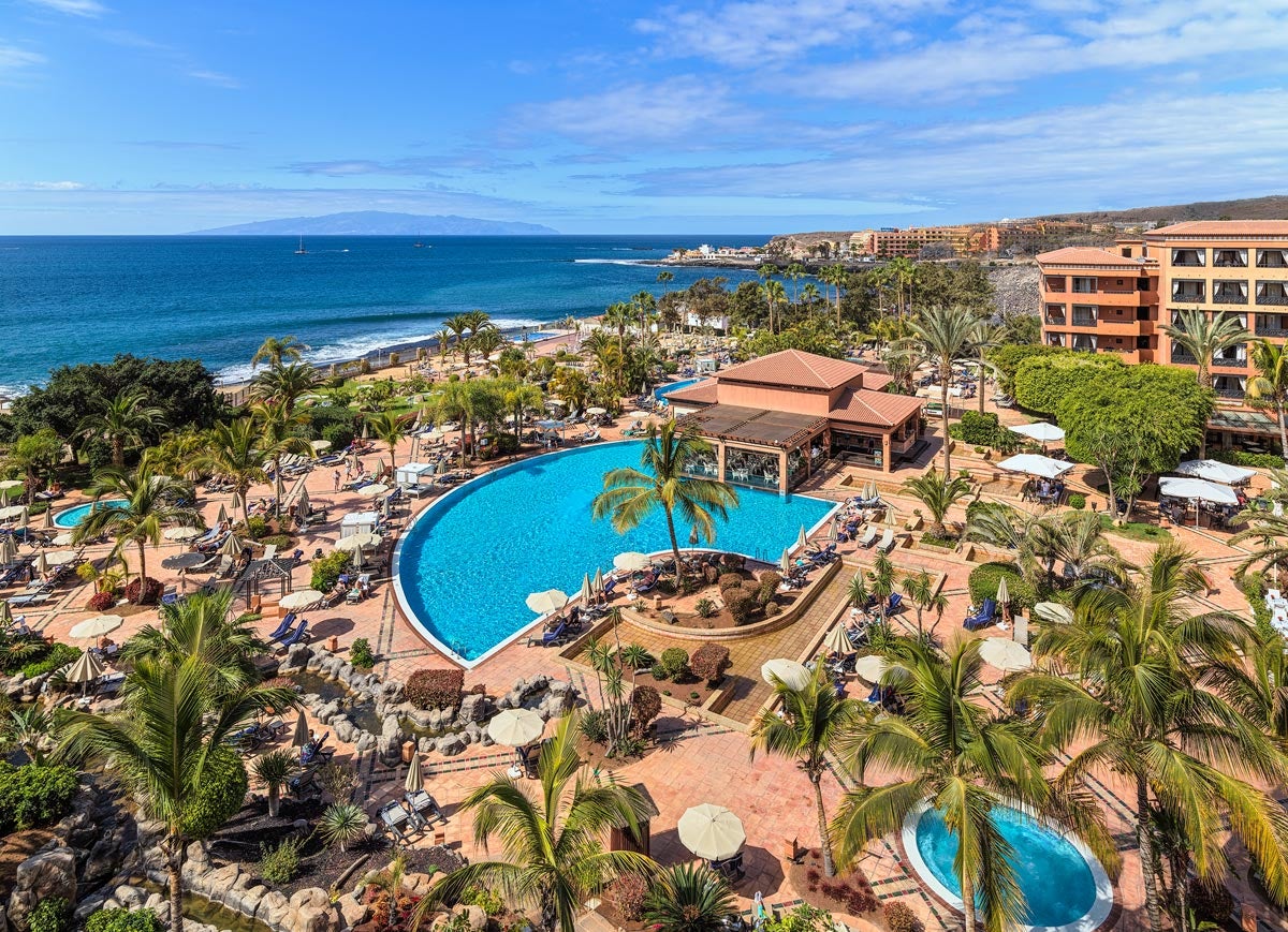 Mil turistas en cuarentena en el hotel de Tenerife donde se alojó el italiano contagiado por coronavirus Mil turistas en cuarentena en el hotel de Tenerife donde se alojó el italiano contagiado por coronavirus