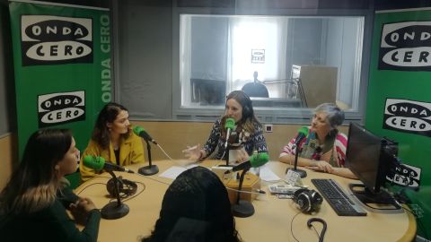Alumnos y profesores conocen la radio