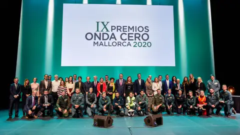 Foto de familia de los galardonados en los Premios Onda Cero Mallorca 2020 Foto de familia de todos los galardonados de los IX Premios Onda Cero Mallorca, y las autoridades que han acudido a la Gala celebrada en el Auditorium de Palma.