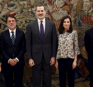 El Rey Felipe VI y la Reina Letizia, con el consejero delegado de Atresmedia, Silvio González, el presidente José Creuheras y la vocal Mónica Sibé El Rey Felipe VI y la Reina Letizia, con el consejero delegado de Atresmedia, Silvio González, el presidente José Creuheras y la vocal Mónica Sibé