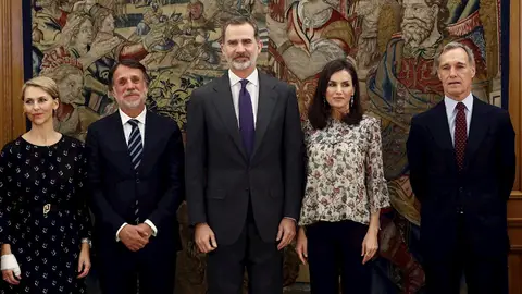 El Rey Felipe VI y la Reina Letizia, con el consejero delegado de Atresmedia, Silvio González, el presidente José Creuheras y la vocal Mónica Sibé El Rey Felipe VI y la Reina Letizia, con el consejero delegado de Atresmedia, Silvio González, el presidente José Creuheras y la vocal Mónica Sibé