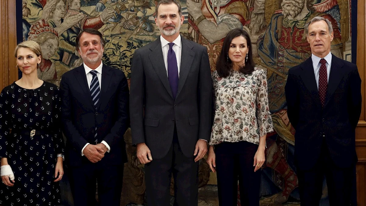 El Rey Felipe VI y la Reina Letizia, con el consejero delegado de Atresmedia, Silvio González, el presidente José Creuheras y la vocal Mónica Sibé El Rey Felipe VI y la Reina Letizia, con el consejero delegado de Atresmedia, Silvio González, el presidente José Creuheras y la vocal Mónica Sibé