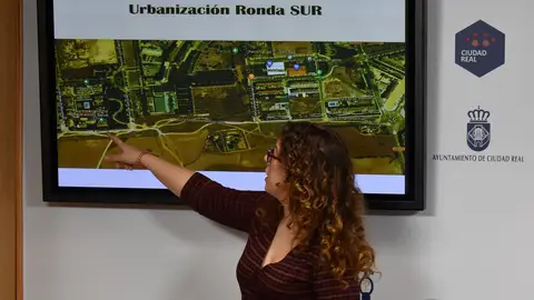 Sara Martínez ha explicado en que consistirá la urbanización de la Ronda Sur Sara Martínez ha explicado en que consistirá la urbanización de la Ronda Sur