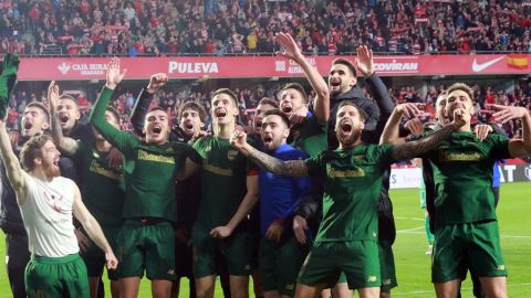Los jugadores del Athletic celebran el pase a la final. 