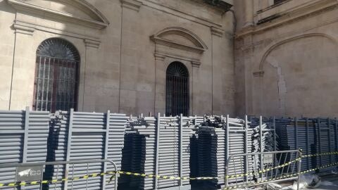 Imagen del desmontaje de los palcos tras decretarse el estado de alarma