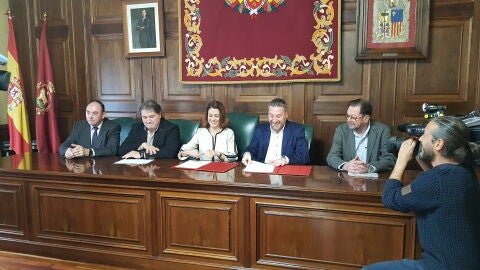 Firma del convenio para modificar el PGOU