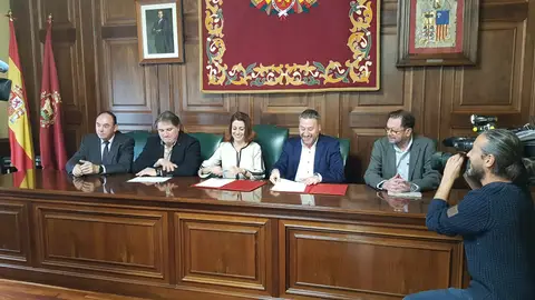 Firma del convenio para modificar el PGOU Firma del convenio para modificar el PGOU
