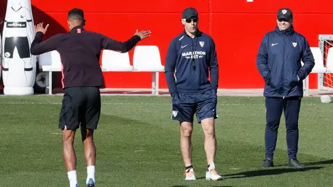 Julen Lopetegui, en un entrenamiento del Sevilla F.C. Julen Lopetegui, en un entrenamiento del Sevilla F.C.