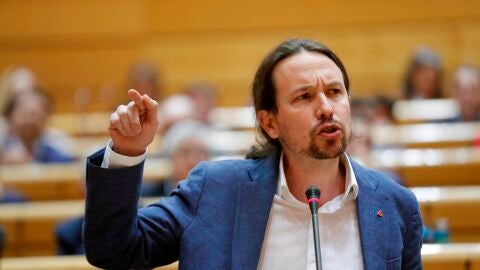 Pablo Iglesias, durante una sesi&oacute;n de control al gobierno en el Senado
