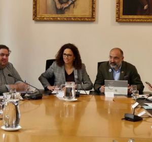 Catalina Cladera, junto a Andreu Serra, en una reunión del consejo asesor de la Fundación Turisme Mallorca Catalina Cladera, junto a Andreu Serra, en una reunión del consejo asesor de la Fundación Turisme Mallorca