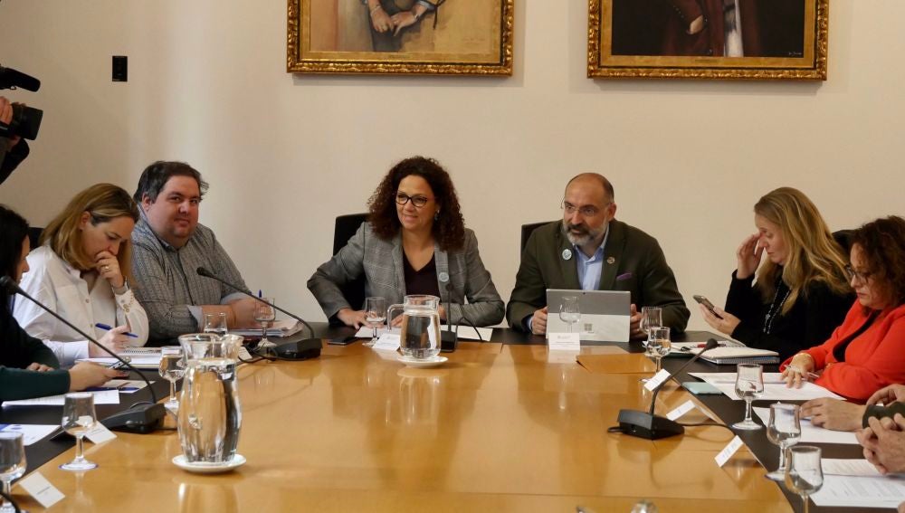 Catalina Cladera, junto a Andreu Serra, en una reunión del consejo asesor de la Fundación Turisme Mallorca