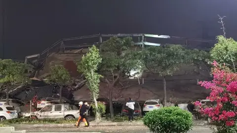 Imagen del hotel de Cantón momentos después del derrumbe Imagen del hotel de Cantón momentos después del derrumbe