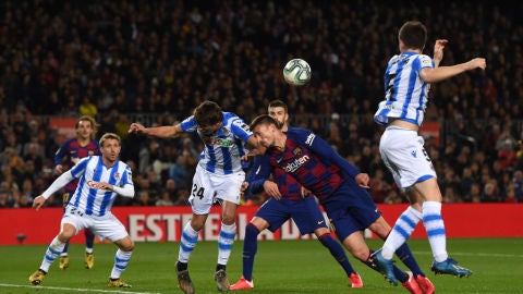 Momento de la jugada del penalti de Le Normand