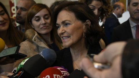 Carmen Calvo atendiendo a los medios de comunicaci&oacute;n en Ciudad Real