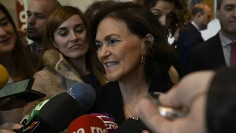 Carmen Calvo atendiendo a los medios de comunicación en Ciudad Real Carmen Calvo atendiendo a los medios de comunicación en Ciudad Real