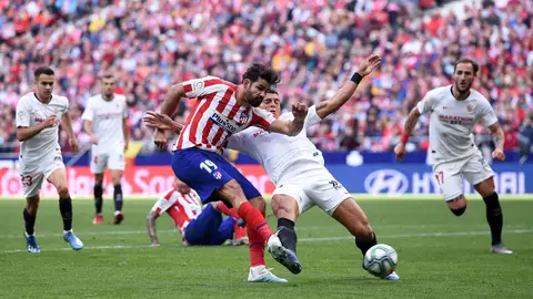 Diego Costa dispara a portería Diego Costa dispara a portería