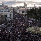Vista aérea de la manifestación del 8M de Madrid a su paso por la Cibeles